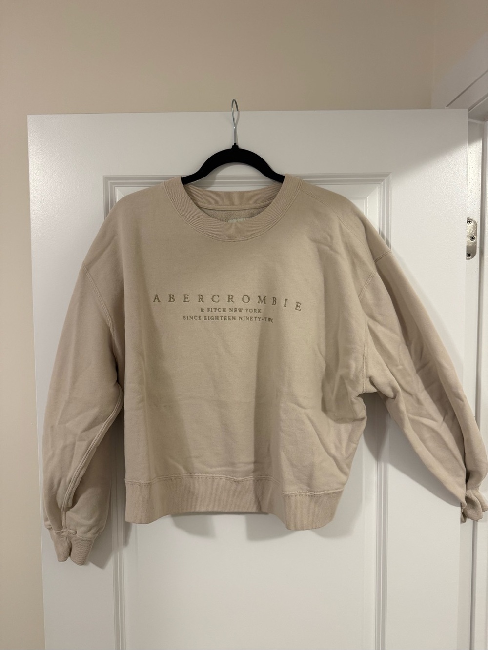 Abercrombie Women's Slightly Cropped Crewneck Sweatshirt in Beige